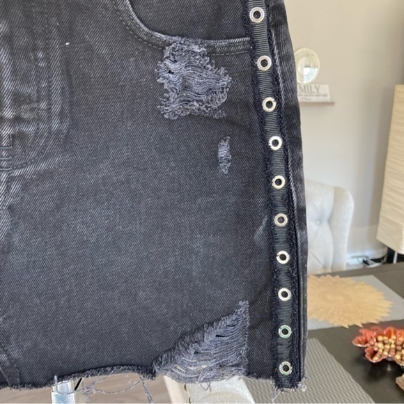 💋NWOT Zara Black Denim Jean Metal Eyelet Side Stripe Distressed Rip Skirt XS - Picture 5 of 8